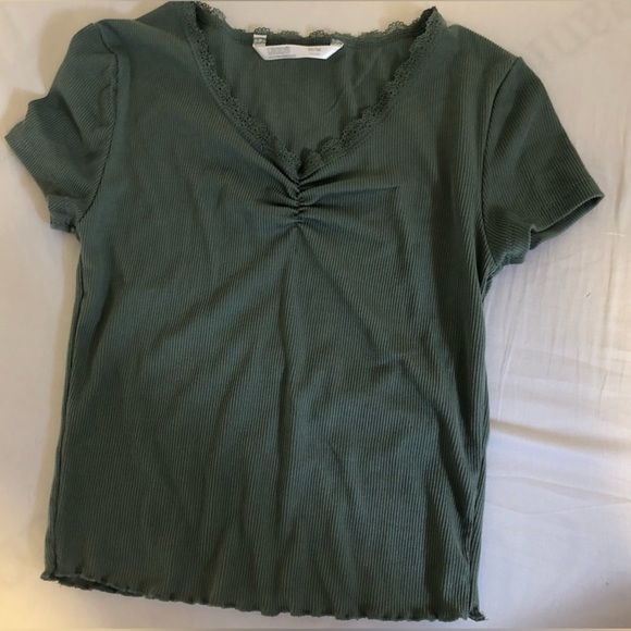 GREEN LACE CROP TOP - Picture 1 of 3